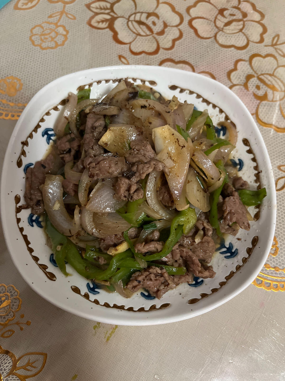 洋葱尖椒炒牛肉