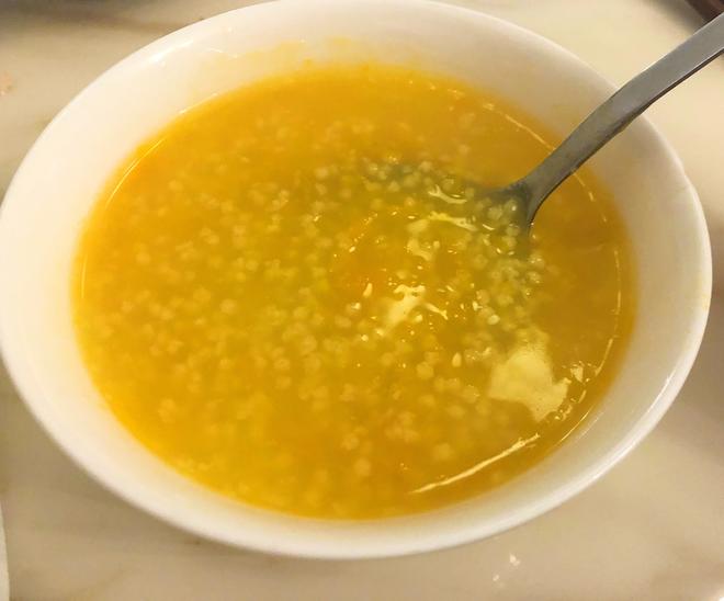 金黄金黄的南瓜小米粥的做法