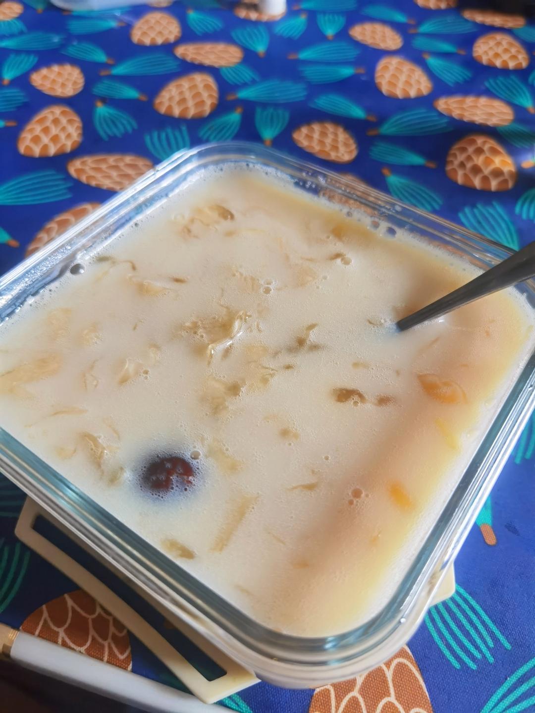 【教你熬银耳】银耳牛奶羹