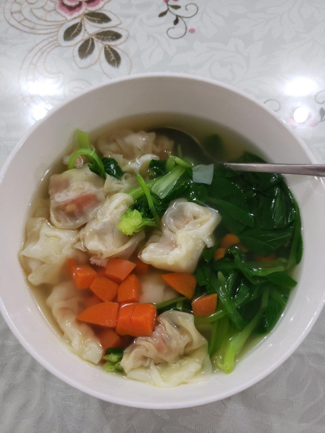 胡萝卜鲜肉小馄饨（宝宝辅食）