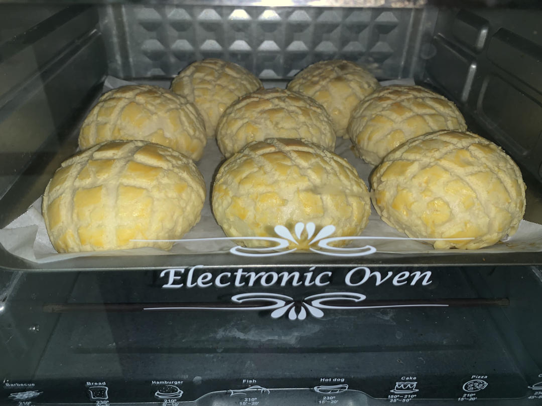 好吃到炸裂的港式菠萝包（附带制作酥皮的小视频）