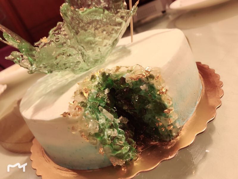 水晶洞加高戚风蛋糕，水晶碗，水晶珊瑚糖，ins风裱花蛋糕
