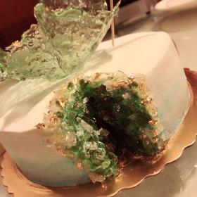 水晶洞加高戚风蛋糕，水晶碗，水晶珊瑚糖，ins风裱花蛋糕