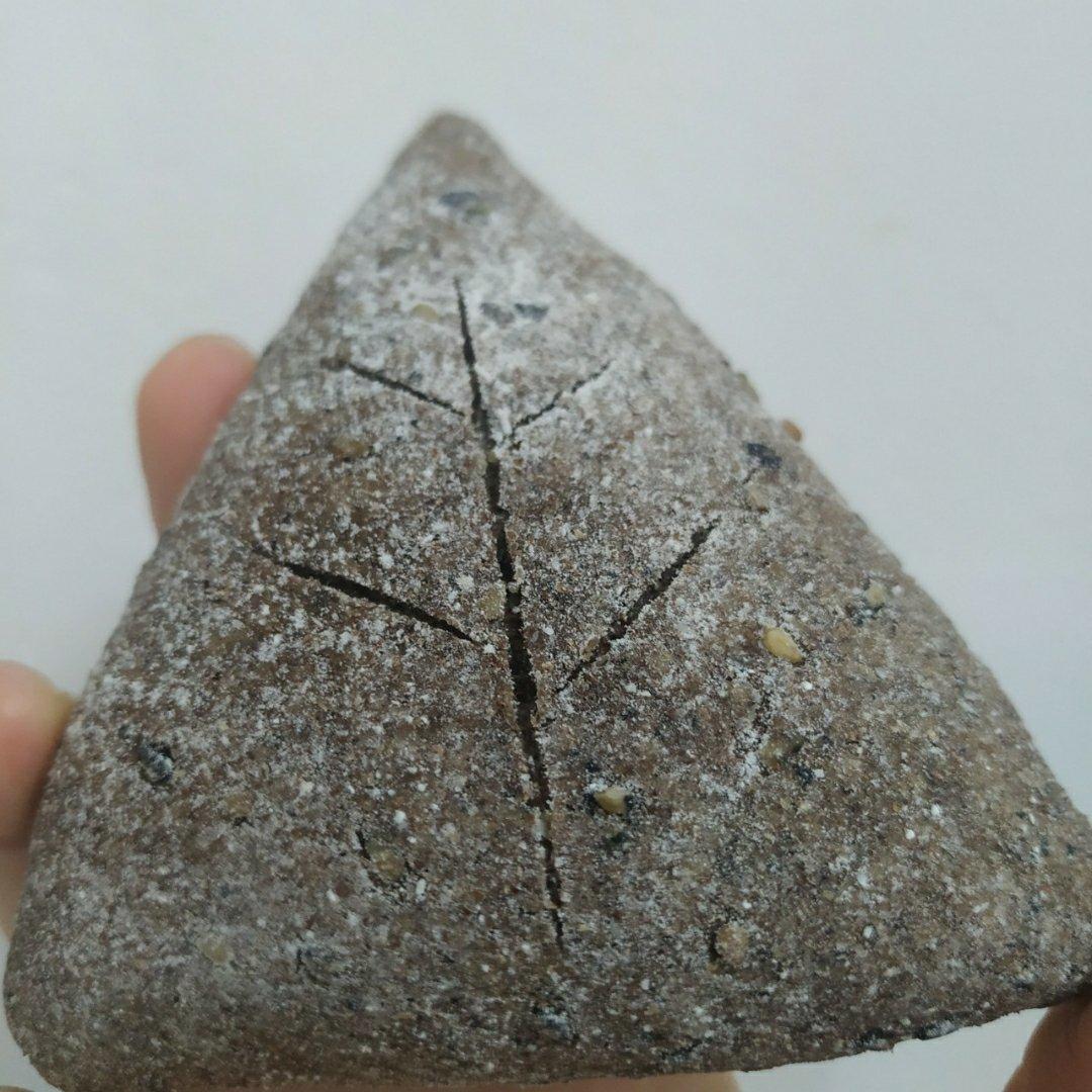 新手做纯黑全麦面包