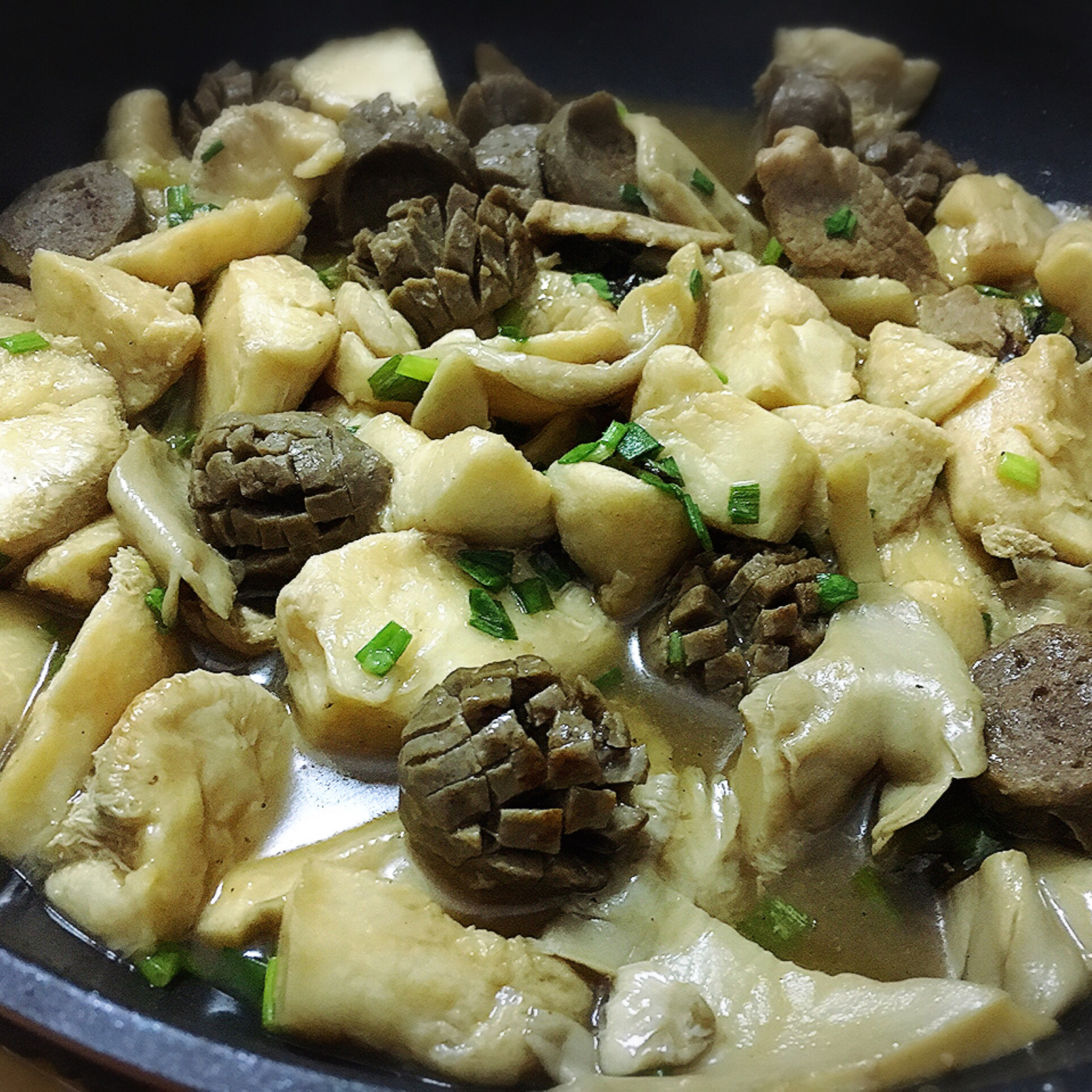 蚝油杂菇牛肉丸煲