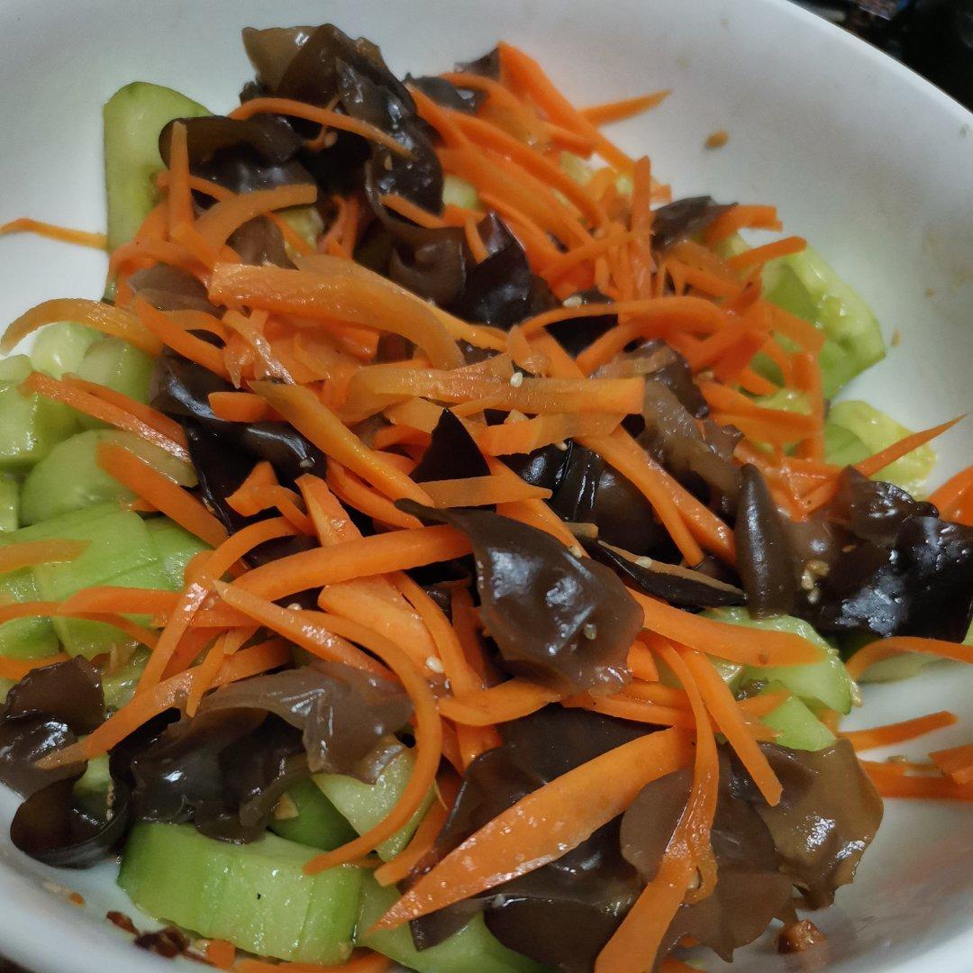 凉拌胡萝卜黑木耳