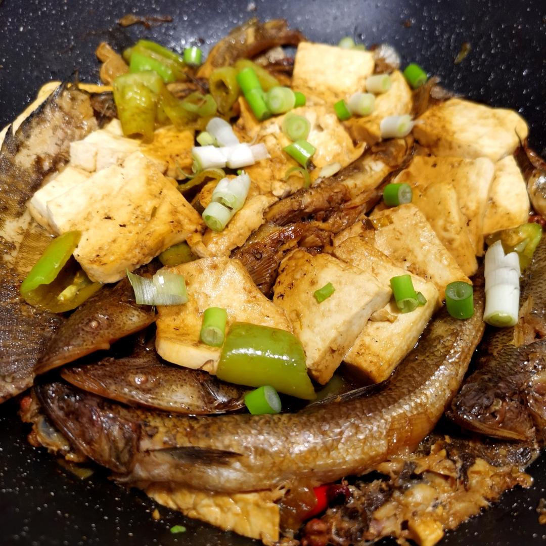 家常菜杂拌鱼炖豆腐