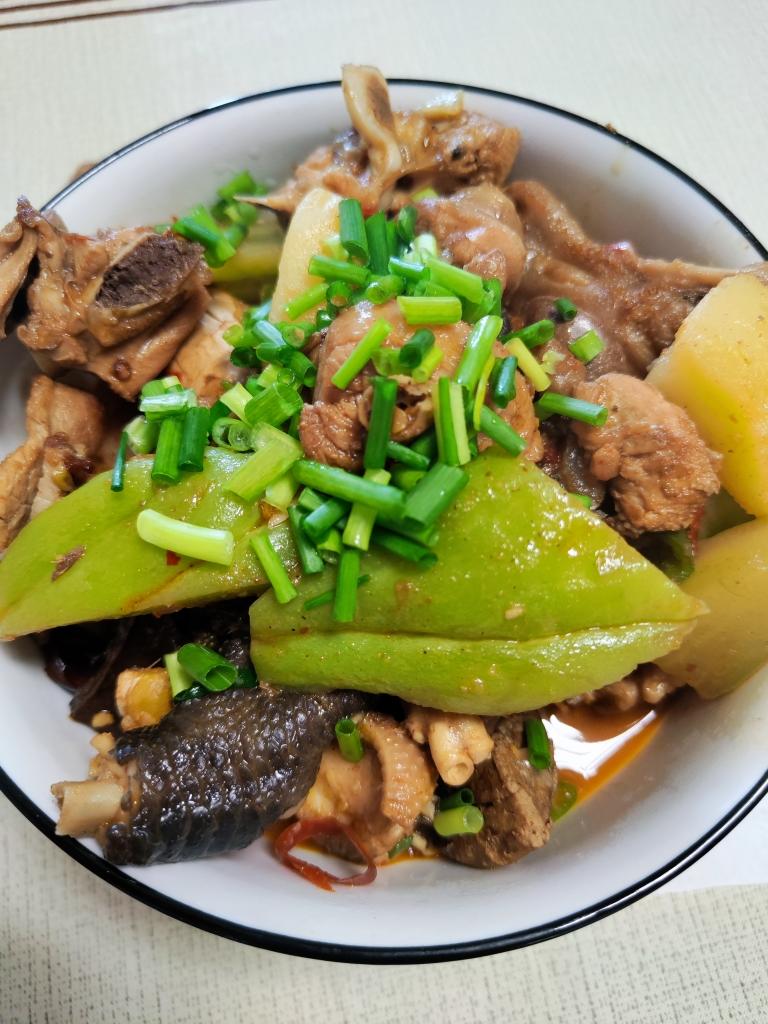 土豆洋丝瓜芋儿红烧鸡肉