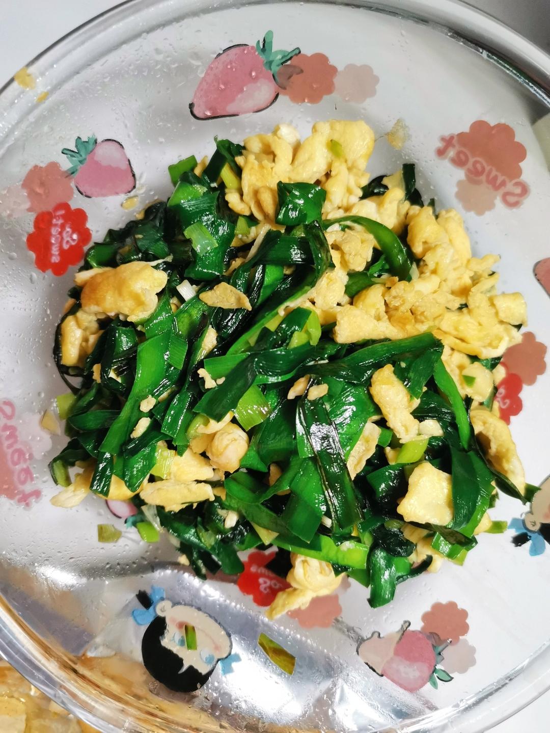 简易版韭菜炒鸡蛋（鸡蛋味道非常鲜嫩）