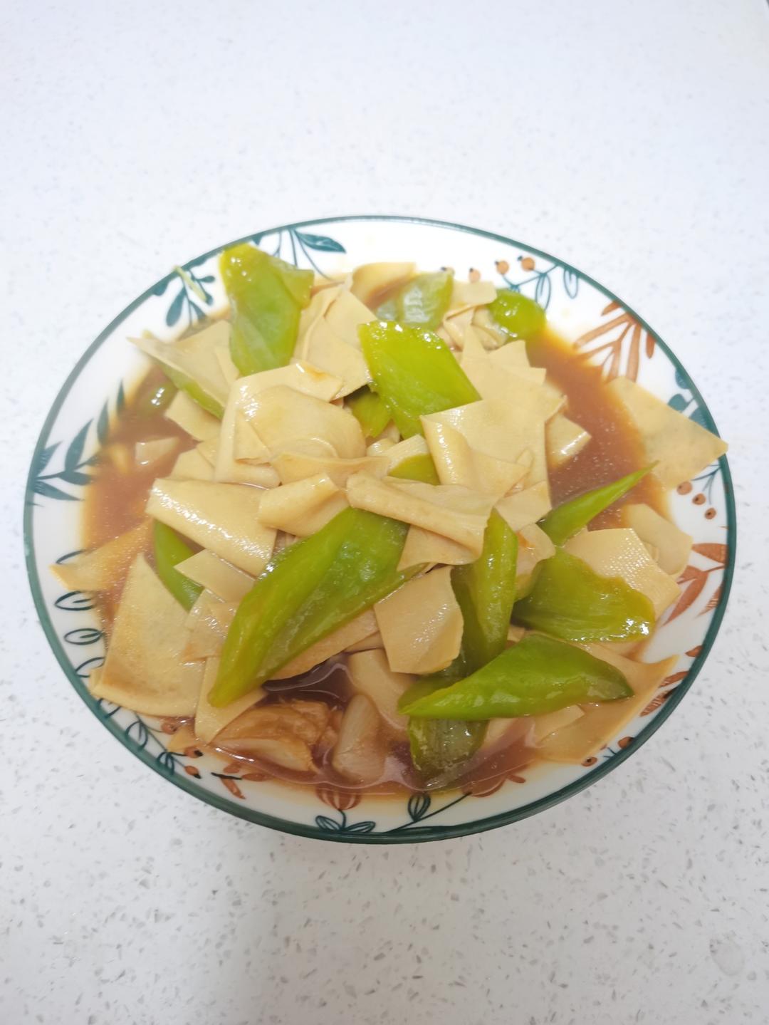 不用厨艺的尖椒干豆腐