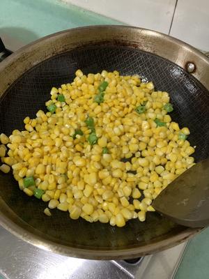 青椒炒玉米的做法 步骤4