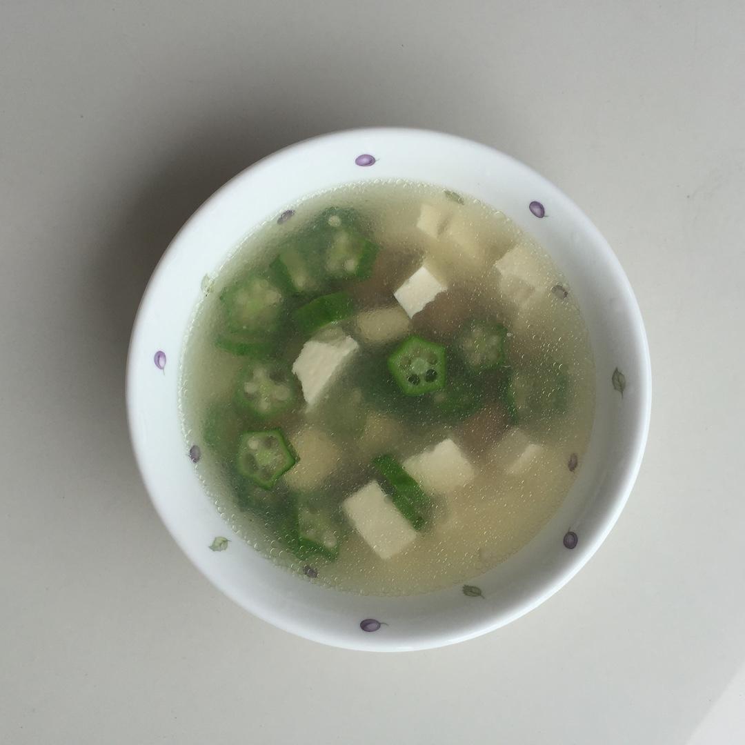 秋葵豆腐汤
