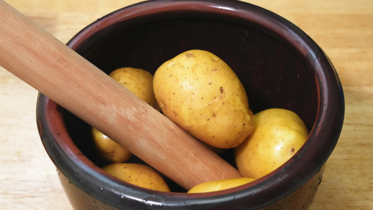 用土豆就可以做麻薯，软糯拉丝的做法