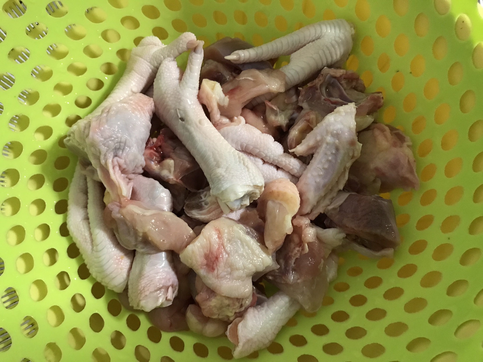 椰子花胶土鸡汤-健脾益气/养血润燥的养颜汤的做法 步骤2