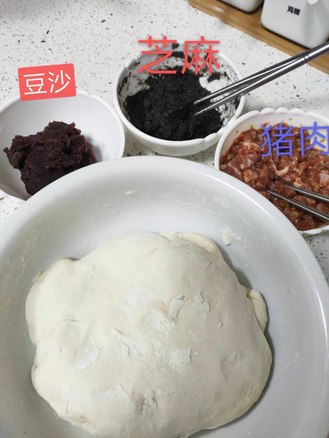松软多汁的肉包子