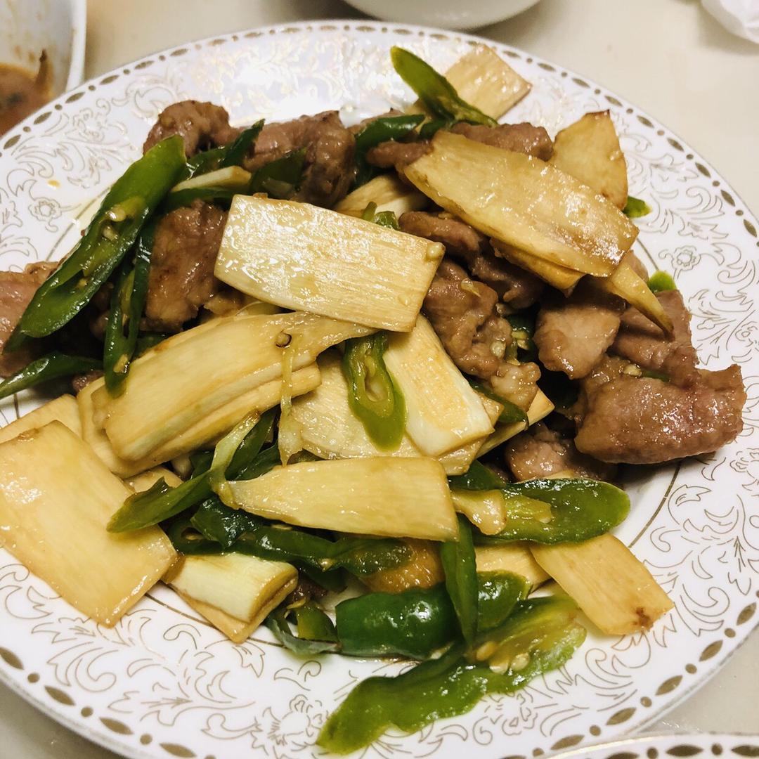 我们衢州人，辣椒➕肉片炒一切，两碗饭妥妥的✌🏻