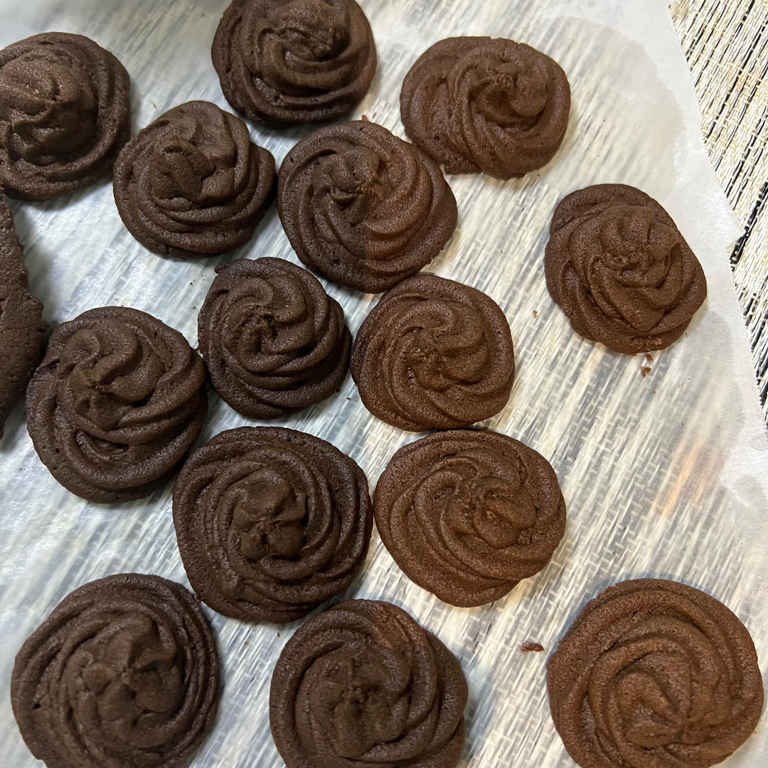 挤花毫无压力的巧克力曲奇