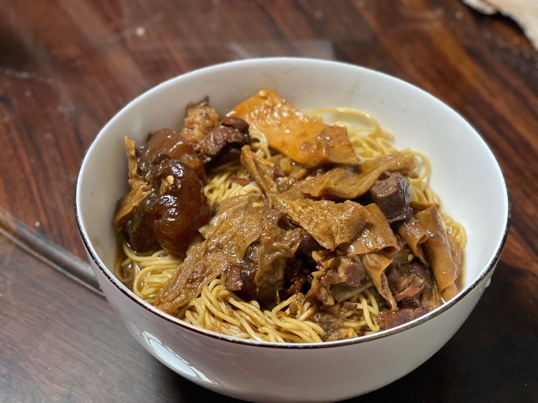 秘制牛腩的做法