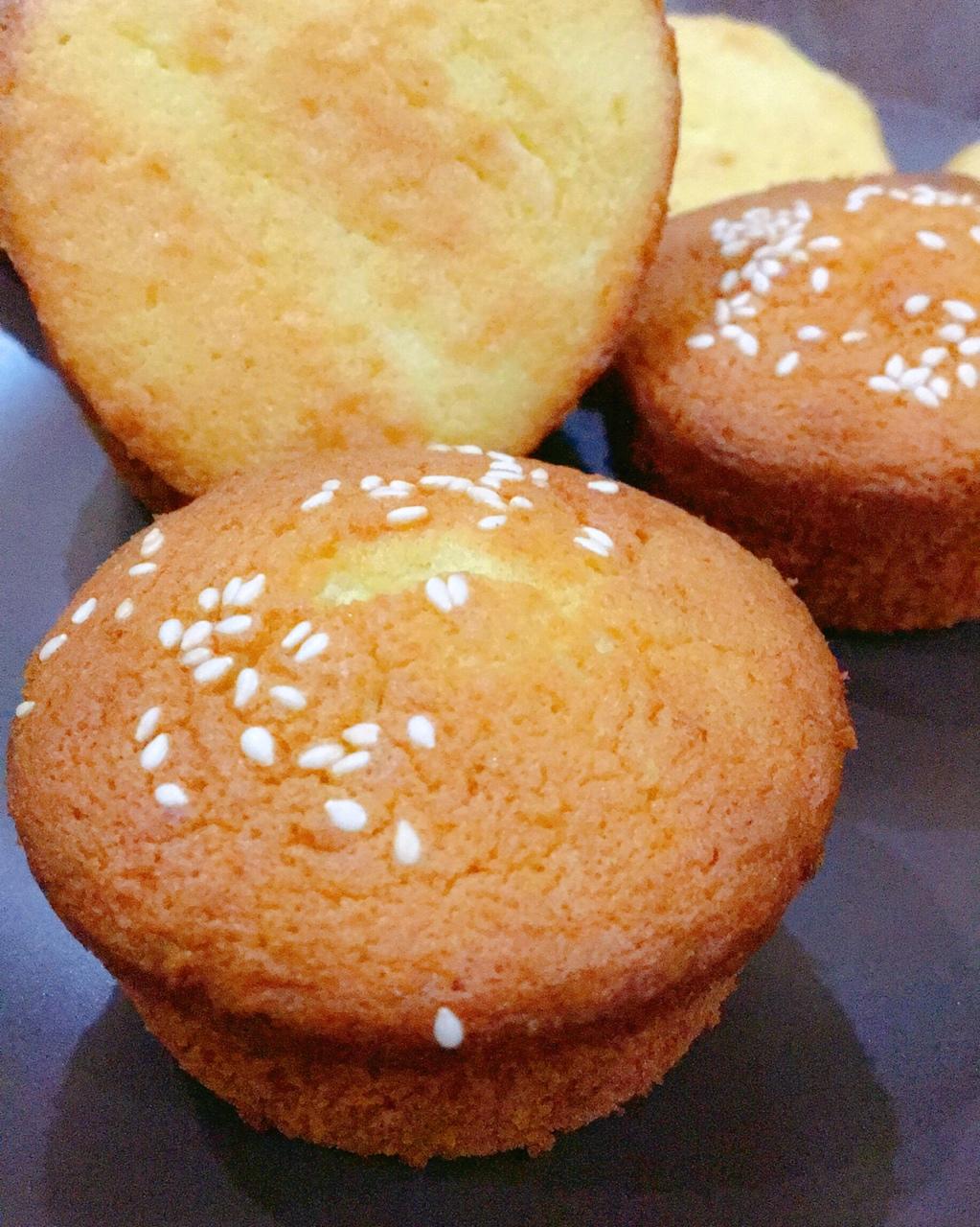 朝花夕拾和狗狗和猪猪做的蜂蜜蛋糕