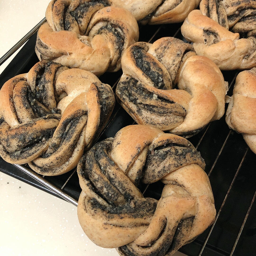 黑芝麻奶酥花环软欧🌸芝麻香浓‼️