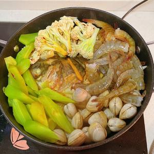 鲜嫩鱼头焖锅🐟很容易上手的做法 步骤8