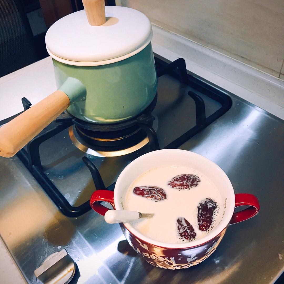 迷迭香：姜枣牛奶
