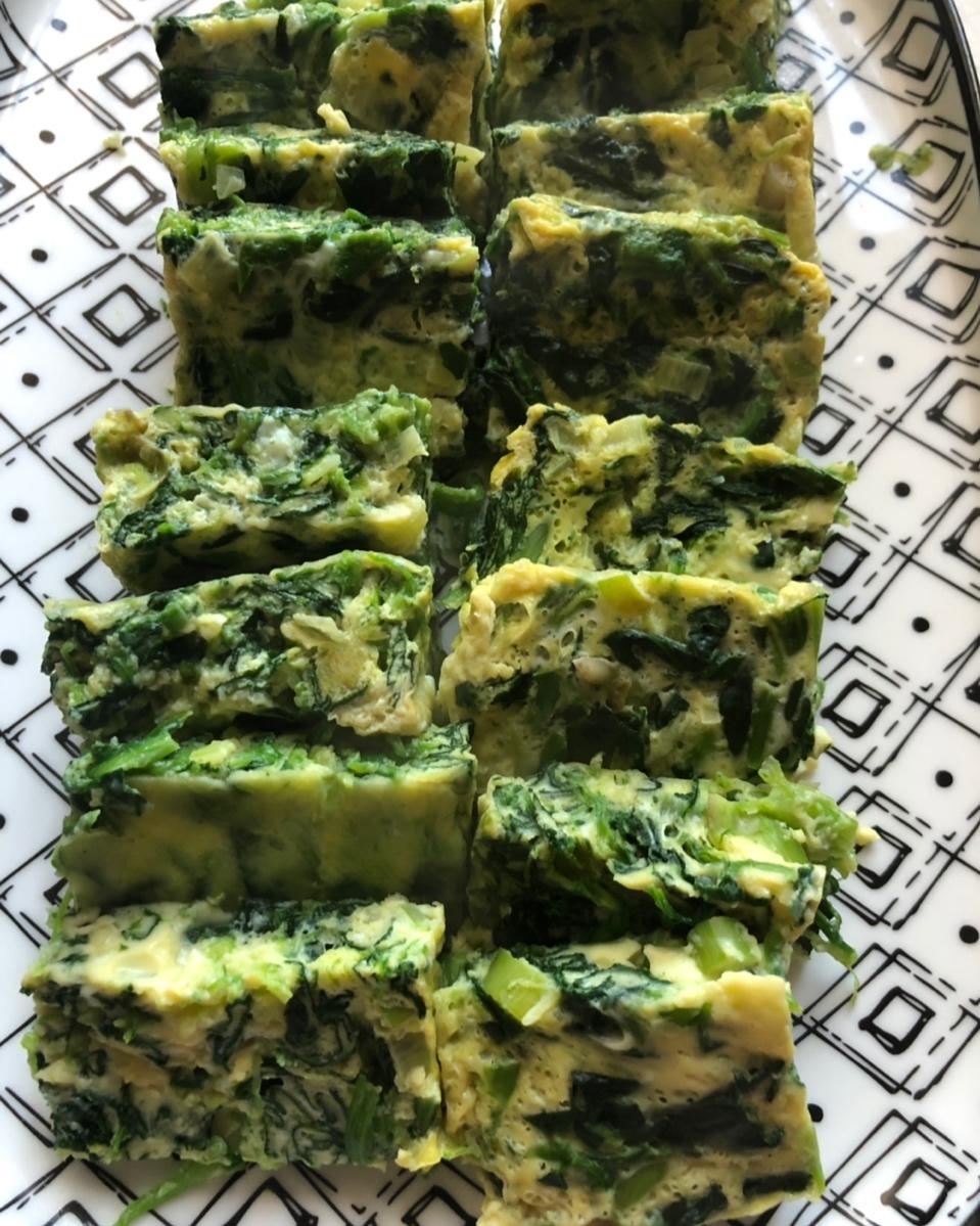 蘸汁菠菜鸡蛋糕——春季养生多吃菠菜