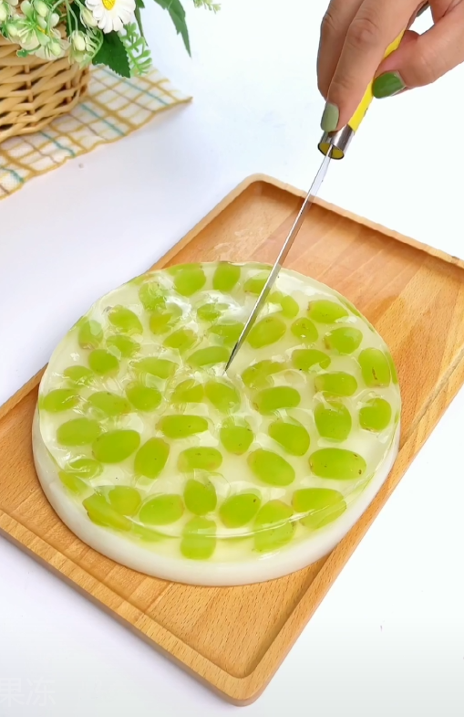 简单甜品，青提牛奶果冻，清爽Q弹的做法