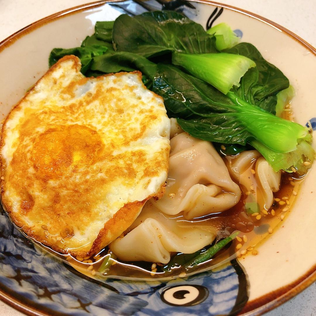 省时又便捷，没人能抗拒这碗酸汤水饺！🥟