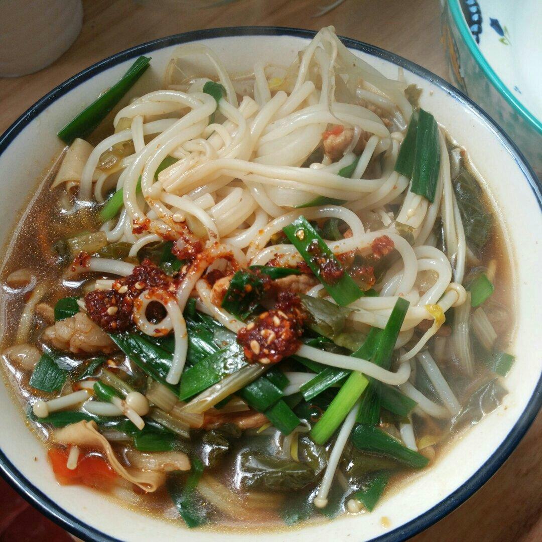 林梦加糖做的家庭版小锅米线(屏边老式做法)