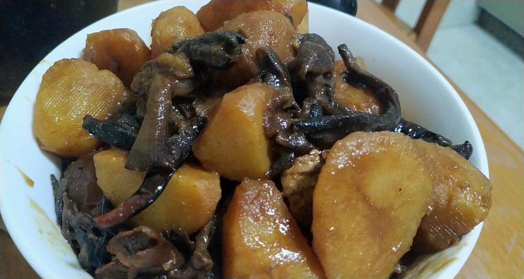 素版小鸡炖蘑菇—榛蘑炖土豆