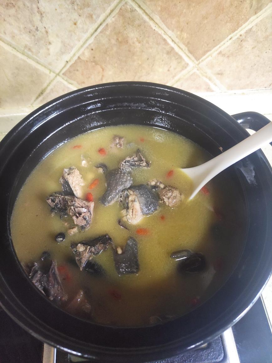 黑凤乌骨鸡汤