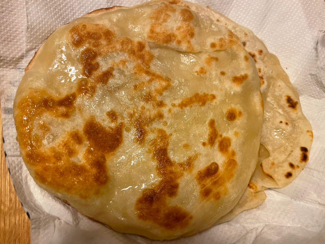 烙饼不硬的小窍门 掌握了你也能看出柔软多层凉了不硬的小油饼