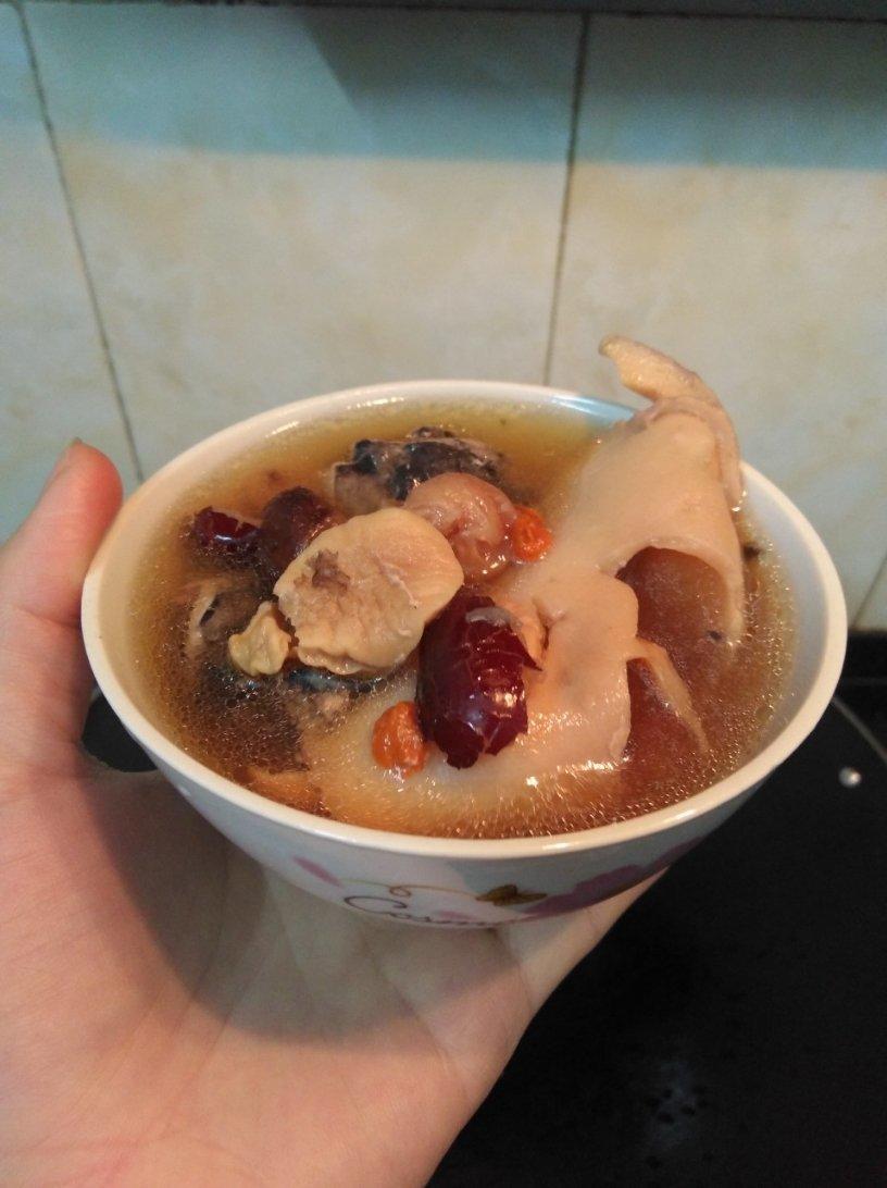 鲍鱼仔海珍花菇汤，鲜掉眉毛香掉下巴，护肝健肾