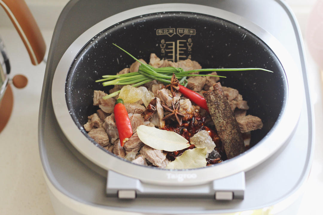 电饭煲版红烧牛肉面