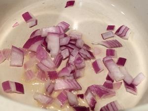 7月龄宝宝辅食-紫甘蓝土豆浓汤的做法 步骤1