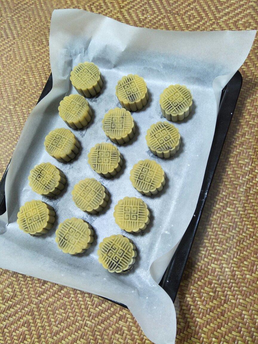 广式月饼－－蛋黄豆沙月饼