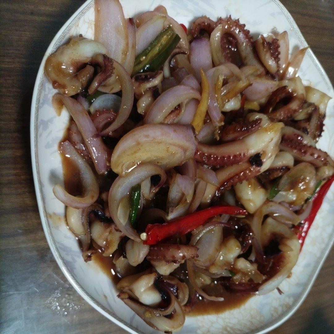 爆炒鱿鱼须，加上这一步，可以与铁板鱿鱼媲美
