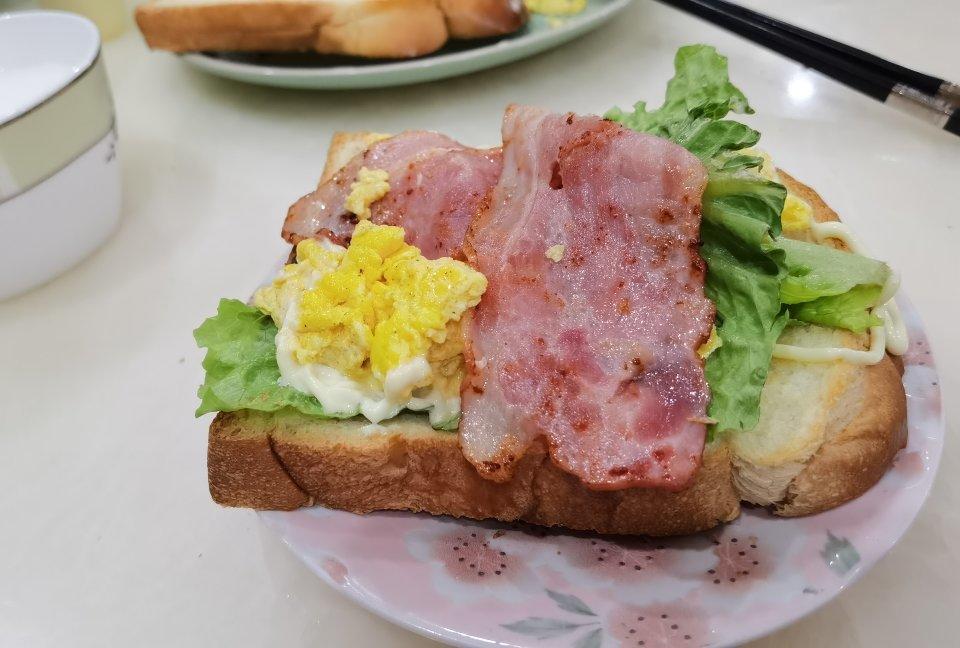 芝士厚蛋烧三明治