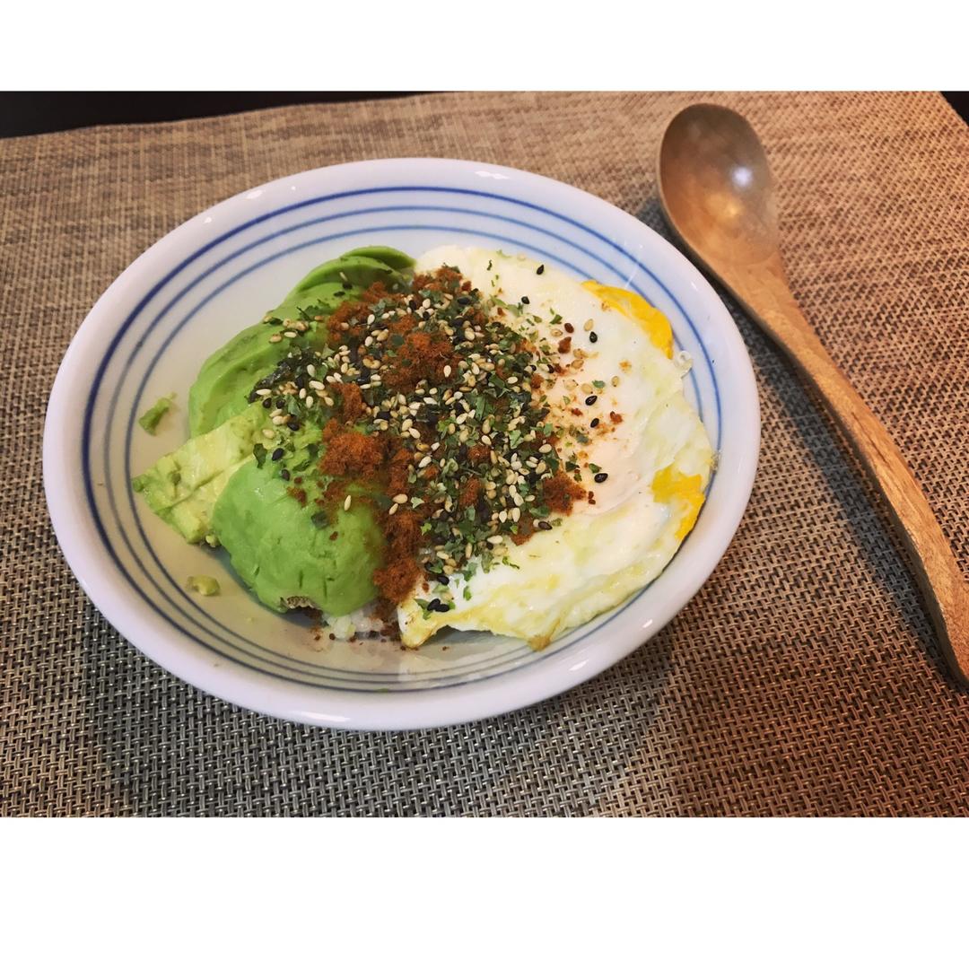 牛油果海苔肉松拌饭