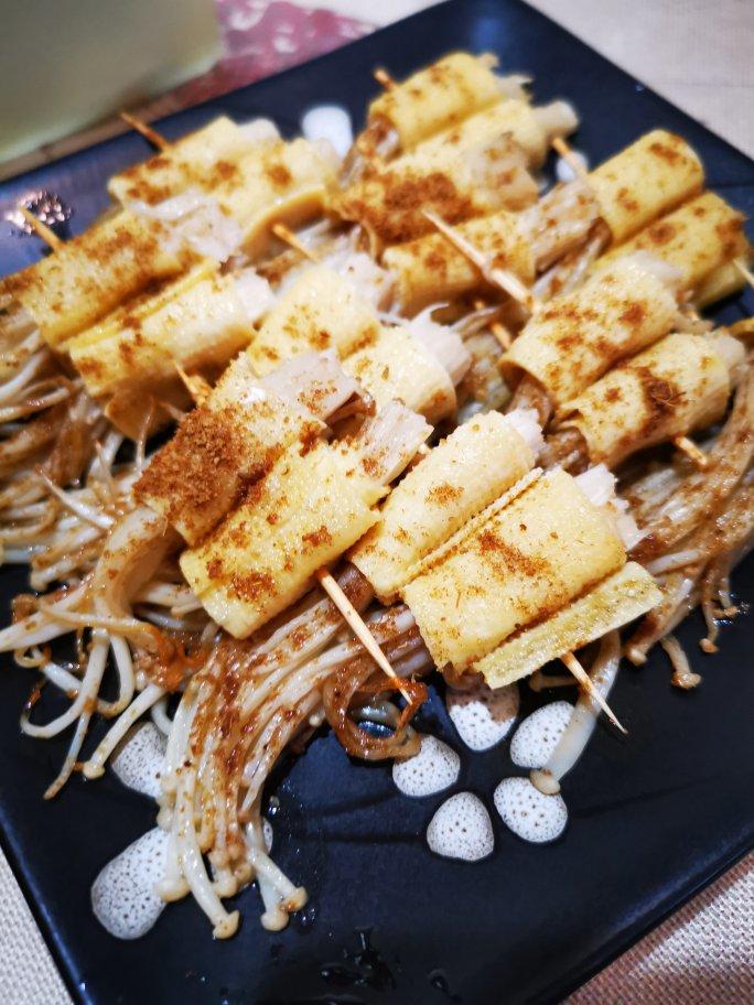 煎金针菇豆腐皮卷