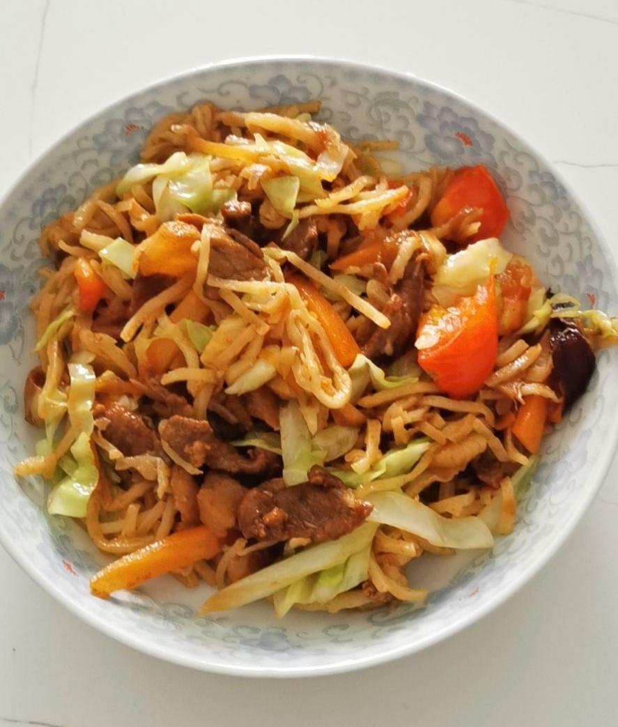 肉丝炒饼的做法