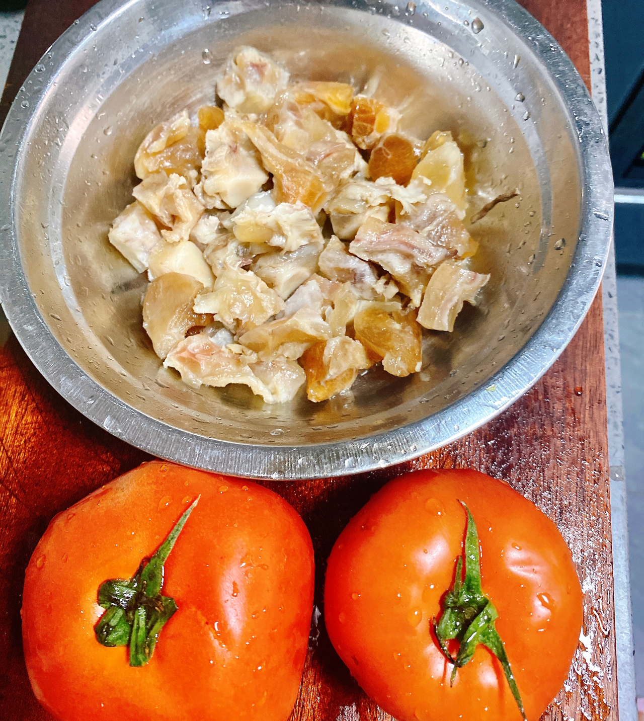 【家常菜】番茄土豆炖牛筋的做法 步骤1
