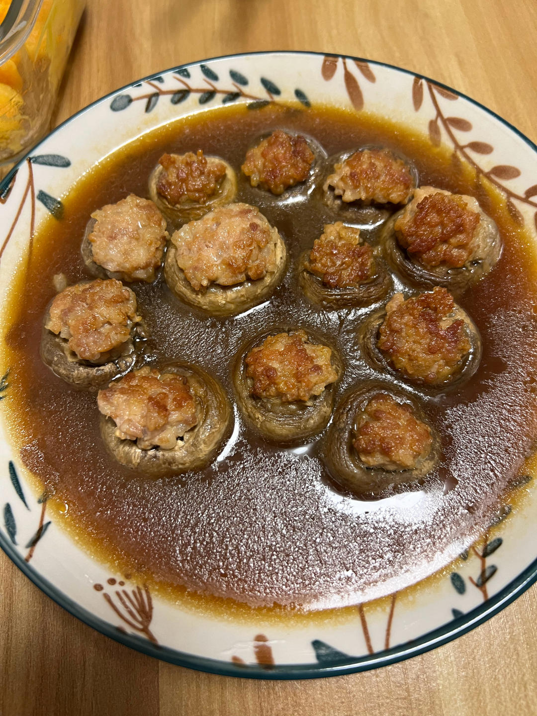 不会剩下一滴汤汁的口蘑酿肉