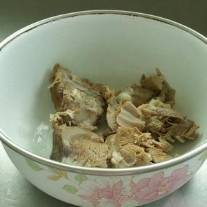 煲汤猪肉做肉松的做法 步骤1