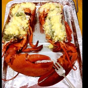 蒜蓉芝士焗波士顿龙虾的做法 步骤3