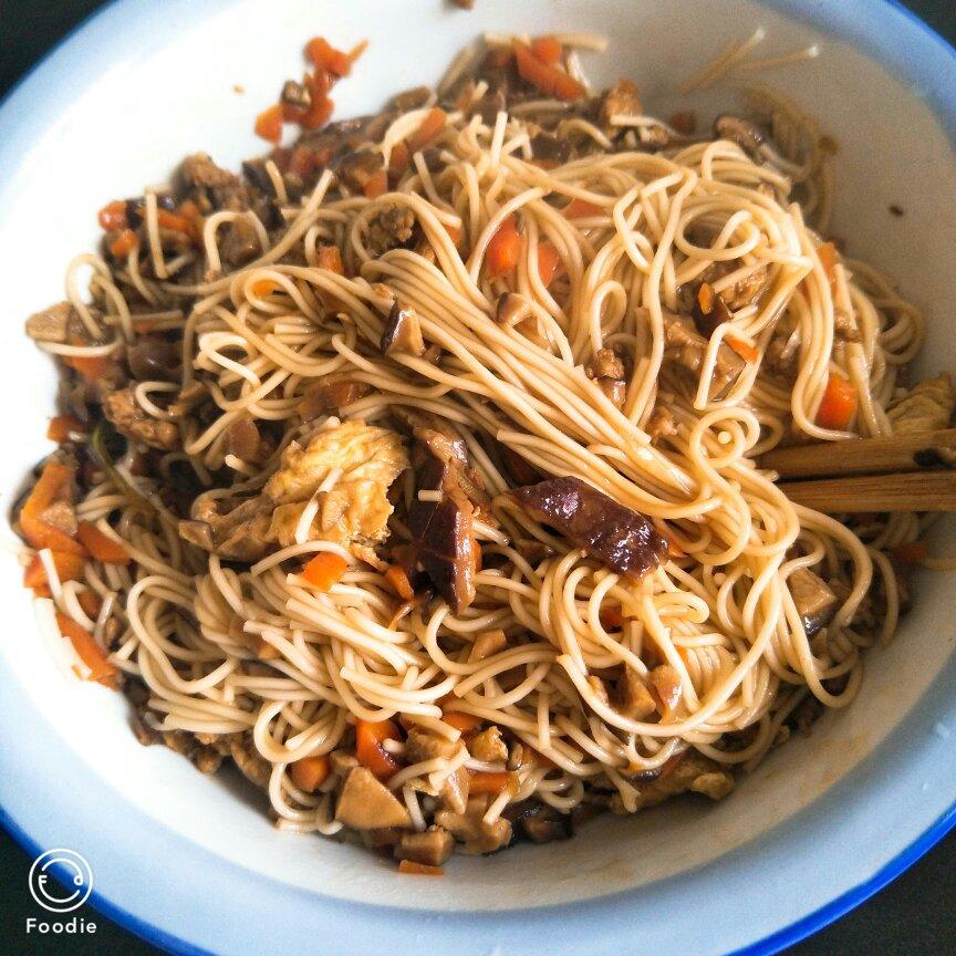 香菇肉末拌面