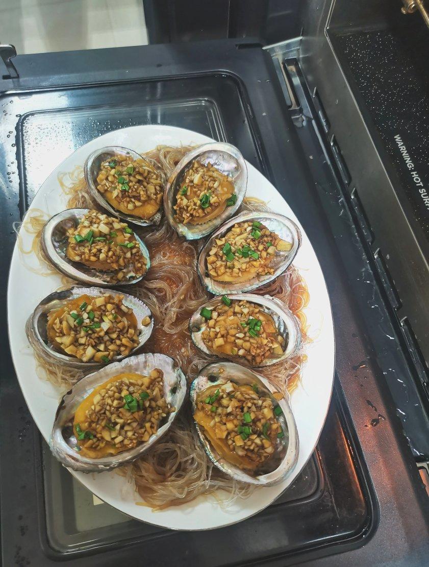 蒜蓉粉丝蒸鲍鱼