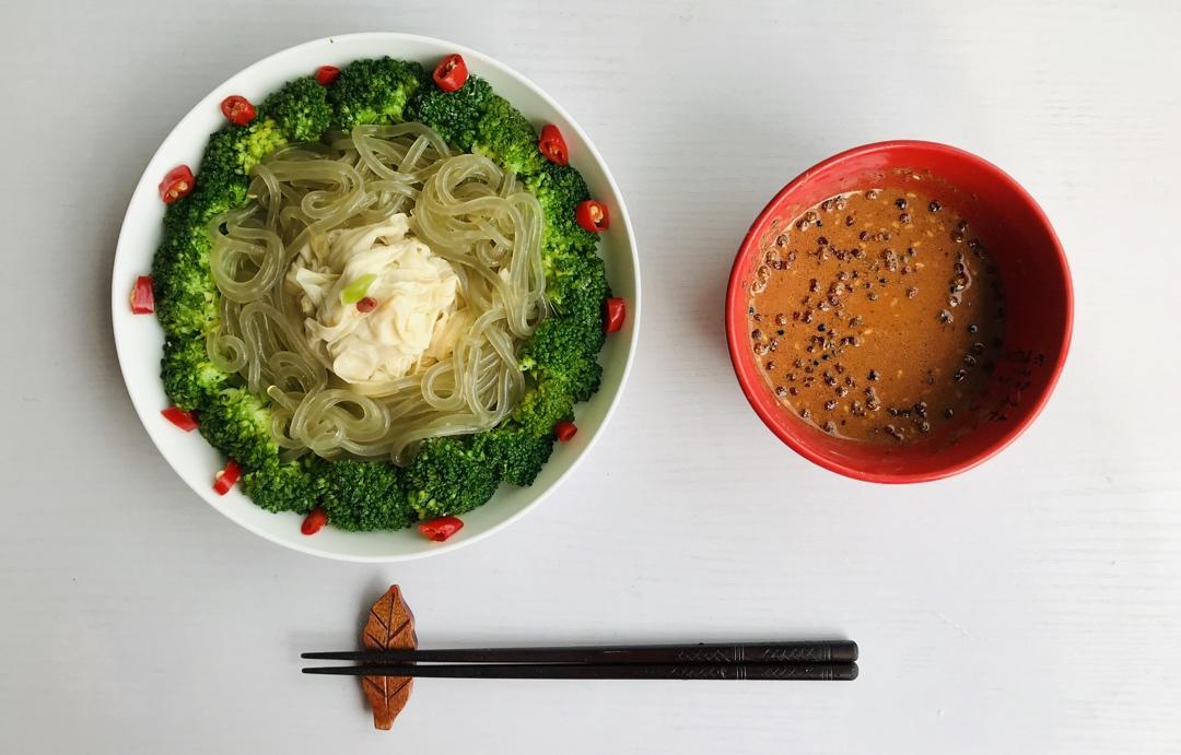 用来打扫剩菜的麻辣烫