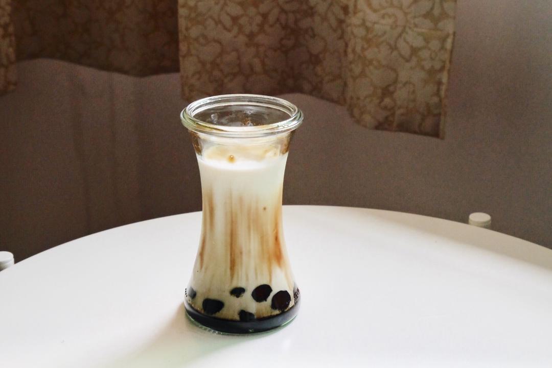 工藤一一做的黑糖珍珠鲜奶在家喝鹿角巷